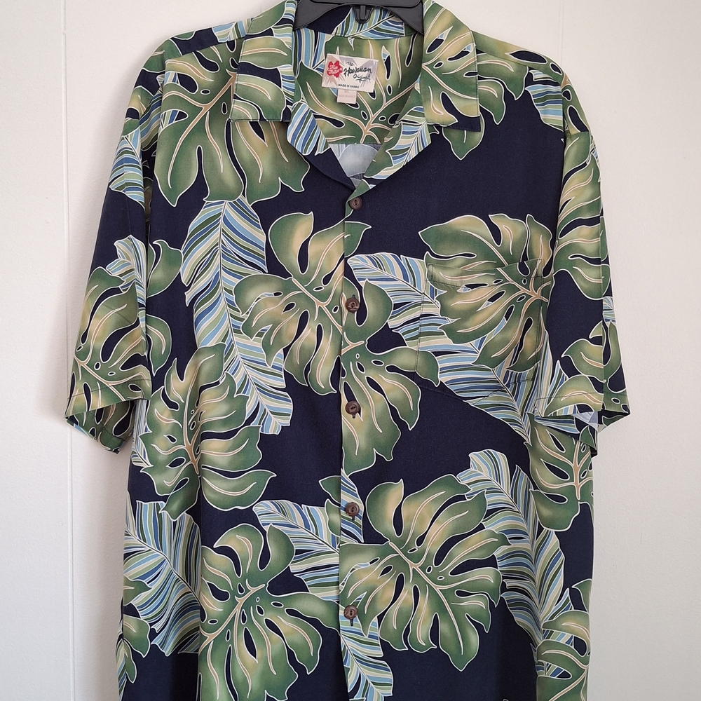 Hilo Hattie Navy and Green Tropical Leaf Shirt - EUC